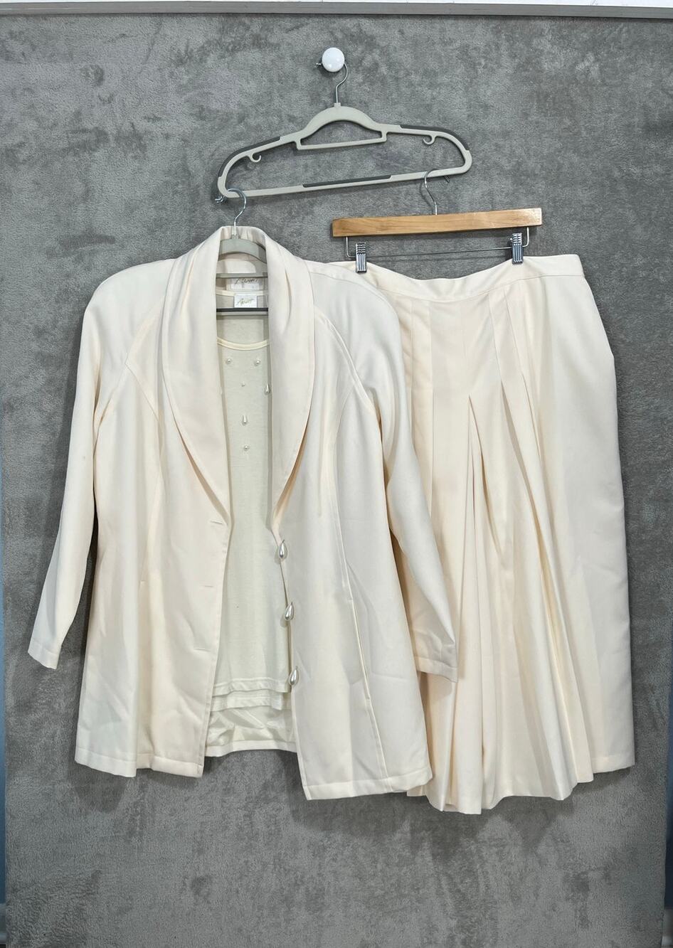 VTG Apart 3 Piece Ivory Suit Size 1-2X Blazer Blouse Gaucho Pants Beaded Dressy
